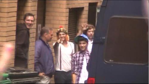  Louis, Zayn, Harry and Nial pointing and waving at me & my friend!
