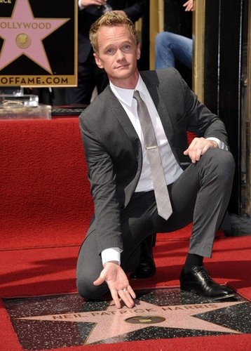  Neil Patrick Harris Receives His bituin on the Hollywood Walk Of Fame