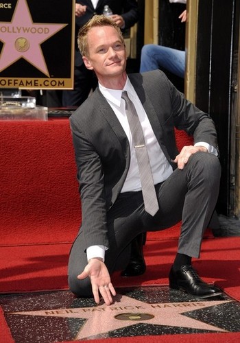  Neil Patrick Harris Receives His estrella on the Hollywood Walk Of Fame