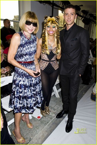 Nicki Minaj: Oscar de la Renta Fashion Show with Justin Timberlake!