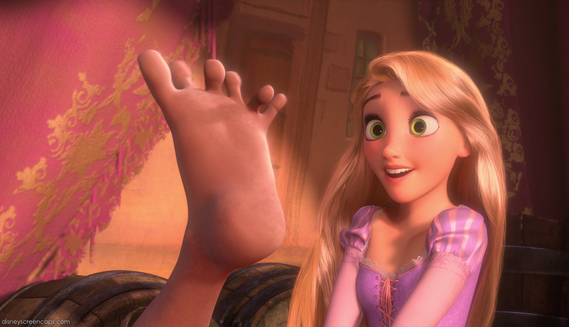 রাপুঞ্জেল ও ফ্ল্যান Image: Rapunzel and Big-nose thug.