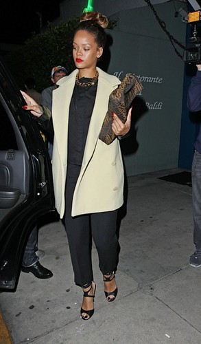 Rihanna Leaving Il Ristorante Di Giorgio Baldi In Santa Monica