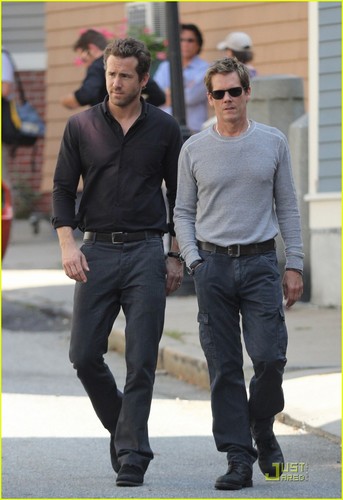 Ryan Reynolds Gets 'R.I.P.D.' With Kevin Bacon!