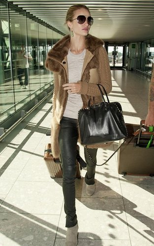  Rosie Huntington-Whiteley jetting out of Heathrow Airport (September 21).