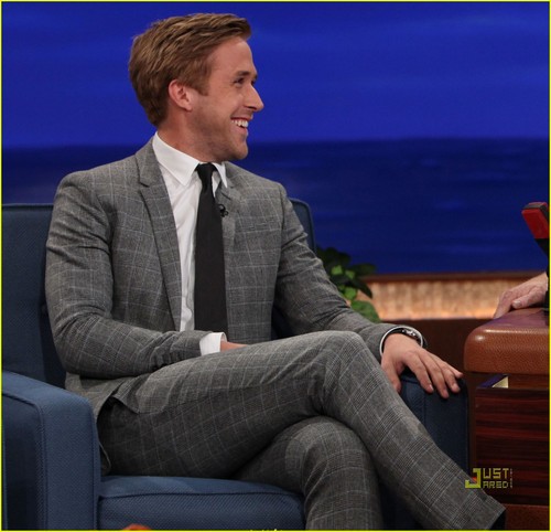  Ryan anak helang, gosling Talks Killer Kucing in Disneyland