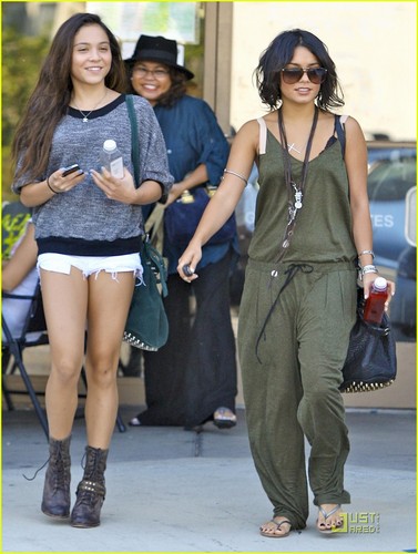  Vanessa & Stella out in Toluca Lake