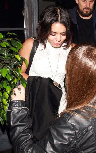  Vanessa out in Hollywood