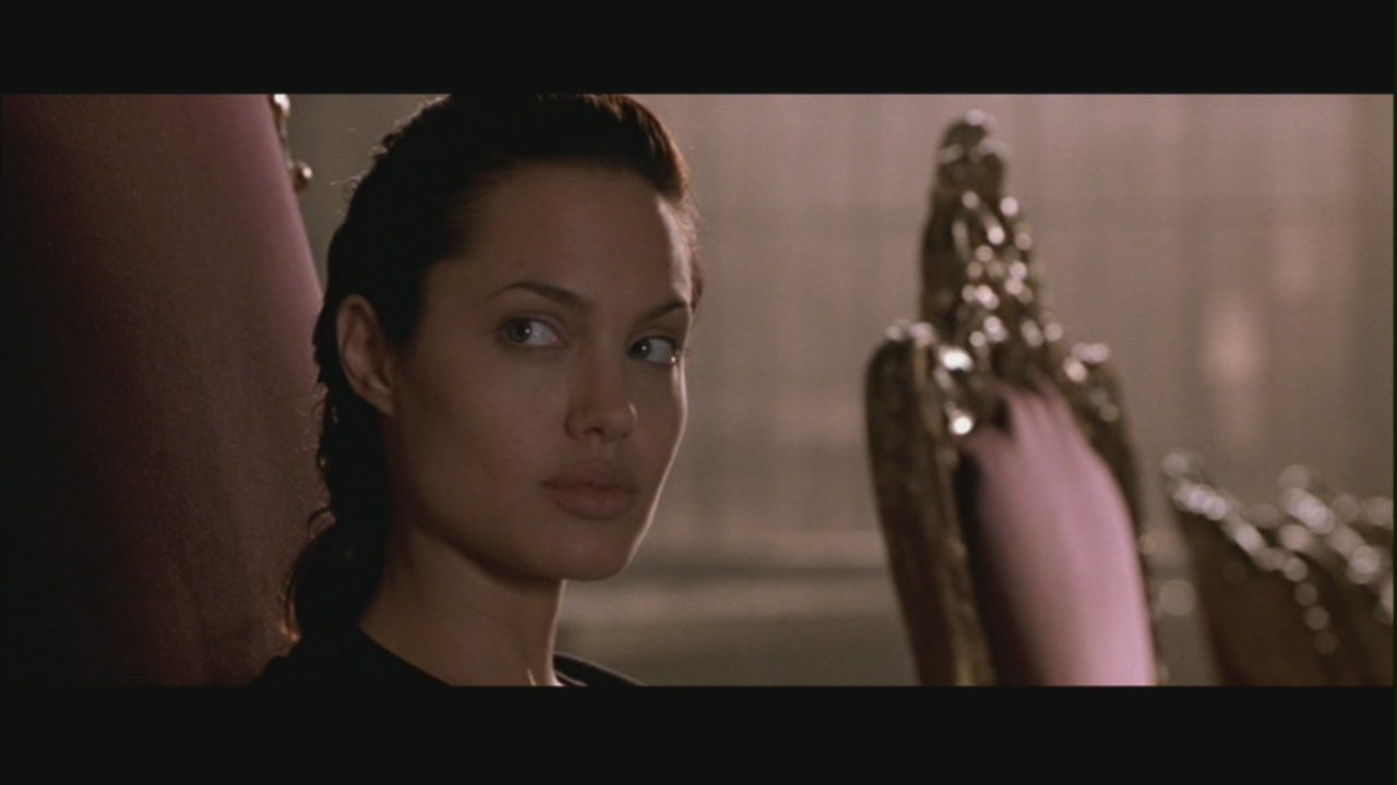 Lara Croft Tomb Raider on W9: the film of reconciliation 