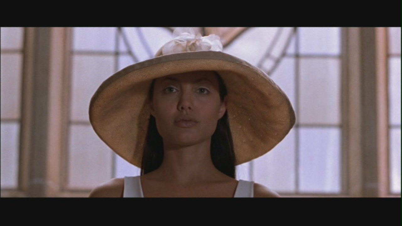 Angelina Jolie in Lara Croft: Tomb Raider - Angelina 