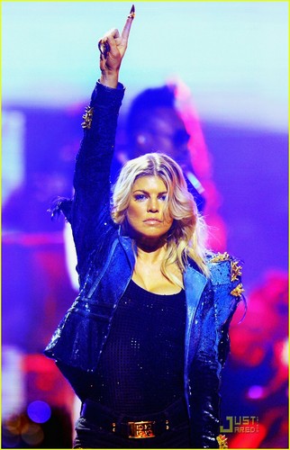  Fergie: Pregnant? Just Maybe!