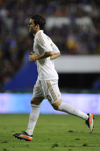 G. Higuain (Levante - Real Madrid)