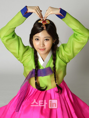  Girl's araw Hanbok cuties <3