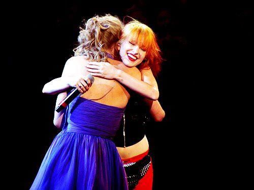  Hayley Williams special guest at Taylor Swift's Nashville Concert, 16092011