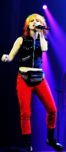  Hayley Williams special guest at Taylor Swift's Nashville Concert, 16092011
