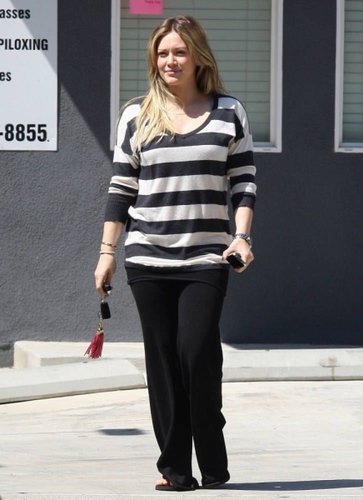 Hilary - Out and About in Los Angeles - September 20, 2011