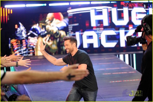  Hugh Jackman: WWE Raw SuperShow Guest Star!