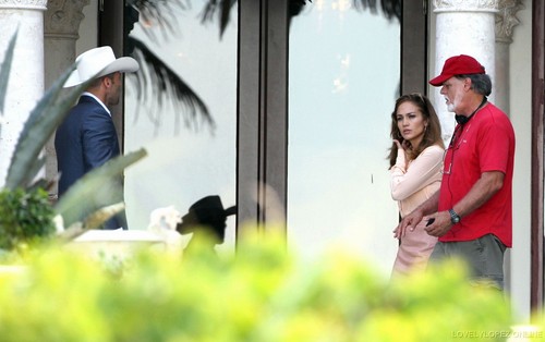 Jennifer - Parker.. Film set - Filming in Miami - September 23, 2011 