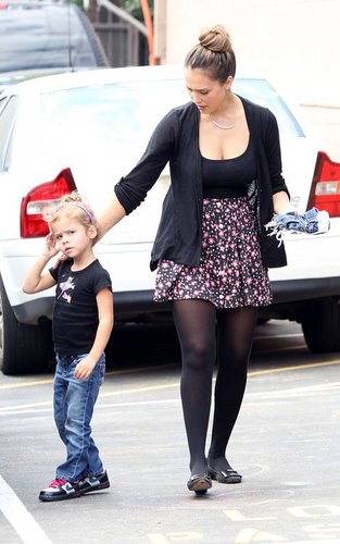 Jessica & Honor out in Brentwood