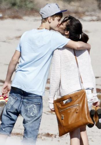  Justin & Selena at Malibu strand Today