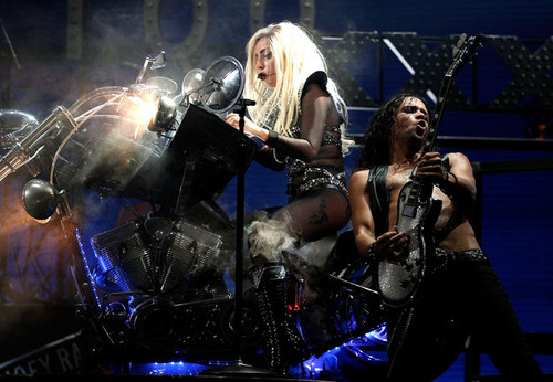  Lady Gaga performing @ iHeartRadio Музыка Festival