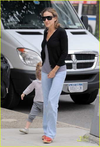  Sarah Jessica Parker: Rainy দিন with the Twins!