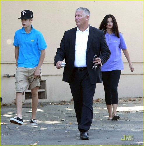  Selena Gomez & Justin Bieber: Zoo Date!