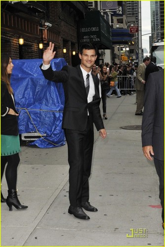  Taylor Lautner 슈츠 Up for Letterman