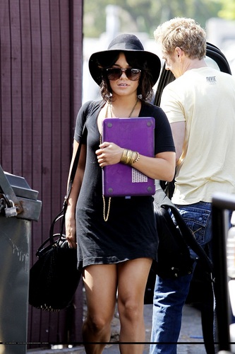 Vanessa - Arriving at Hugo's Restaurant with a friend in West Hollywood - September 21, 2011