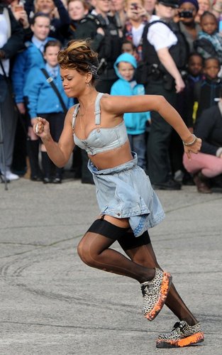  Rihanna shooting her "We Found Love" video in Belfast (September 27)