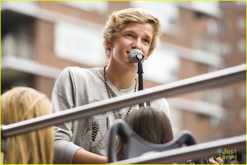  Cody Simpson: Double Decker Performance in NYC!