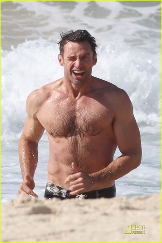  Hugh Jackman: Buff Body at Bondi Beach!
