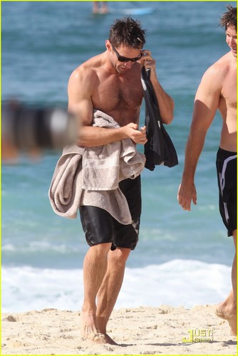 Hugh Jackman: Buff Body at Bondi Beach!