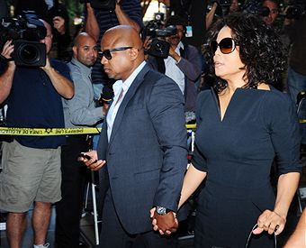  JANET JACKSON AND RANDY JACKSON ON COURT dia FOR BROTHER MICHAEL 2011