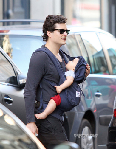  Orlando Bloom and Baby Flynn out for a Stroll in Paris, Sep 28