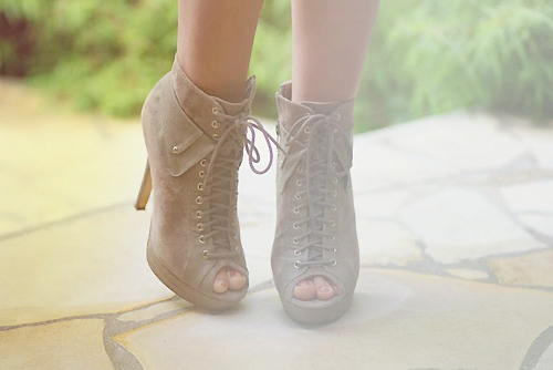  Shoes;