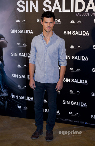  Taylor Lautner: “Sin Salida” Photocall in Madrid