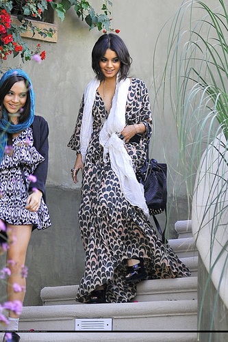 Vanessa - Leaving her house with Stella - September 25, 2011