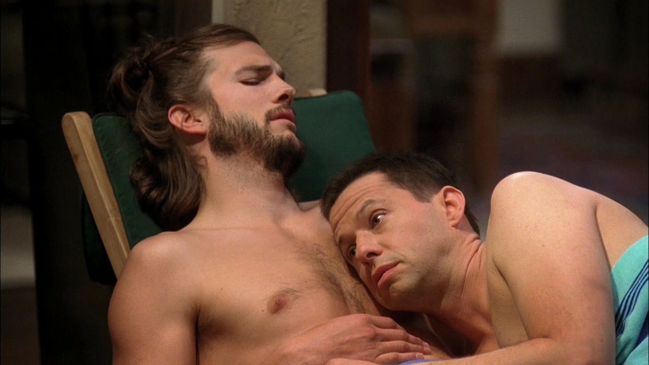 Two and a Half Men Image: 9x02 - People Who Love Peepholes 