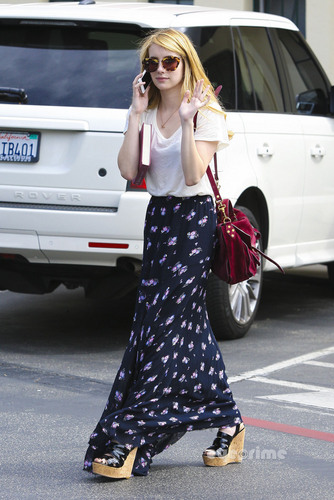 Emma Roberts leaving hair salon in West Hollywood, Sep 30