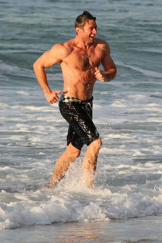  Hugh Jackman on the пляж, пляжный