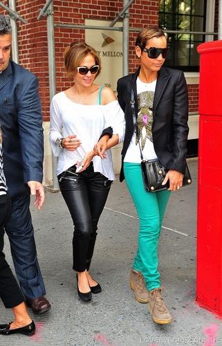 Jennifer - Out and About in NY City - September 30, 2011