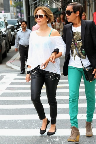  Jennifer - Out and About in NY City - September 30, 2011
