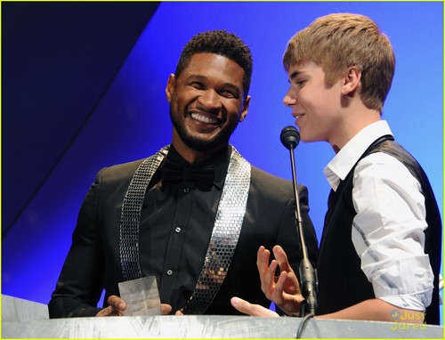  Justin Bieber: giáng sinh Album Collaboration With Usher!