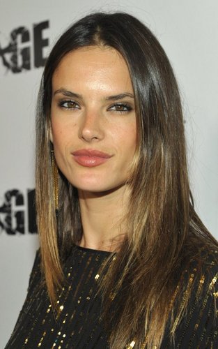  New fotografias of Alessandra at he RAGE Official Launch Party (September 30).