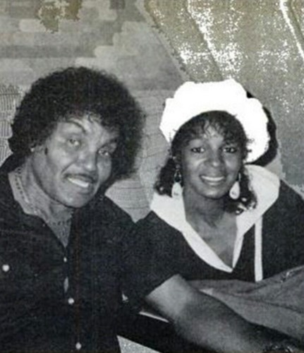 REBBIE WITH FAMILY 