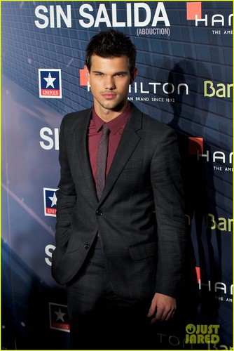  Taylor Lautner: 'Abduction' Premiere & picha Call in Spain!