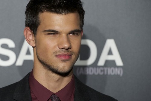  Taylor Lautner Attends 'Abduction' Premiere in Madrid