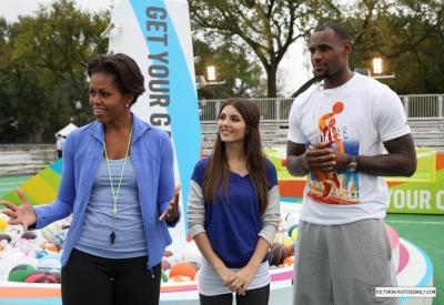  Victoria Justice- World Wide दिन Of Play 8th annual