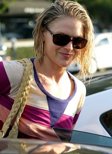 Ali Larter Leaves Byron and Tracey Salon (October 2011)