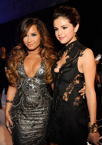  Demi&Selena - MTV Video âm nhạc Awards - August 28, 2011